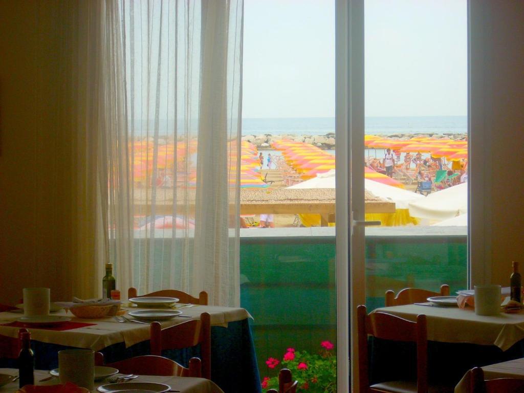 Hotel Cosmopolita Rimini Ngoại thất bức ảnh