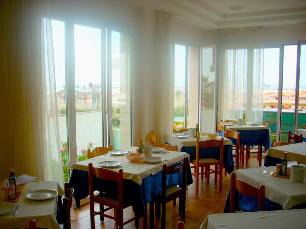 Hotel Cosmopolita Rimini Ngoại thất bức ảnh
